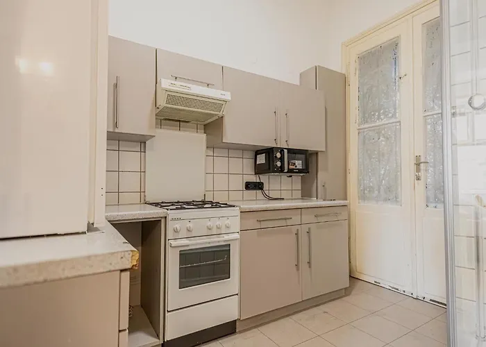 Apartamento Beautiful 1br Retreat Close To Wiener Stadthalle *