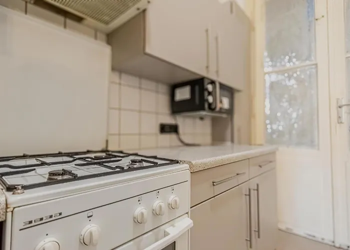 Beautiful 1br Retreat Close To Wiener Stadthalle Διαμέρισμα