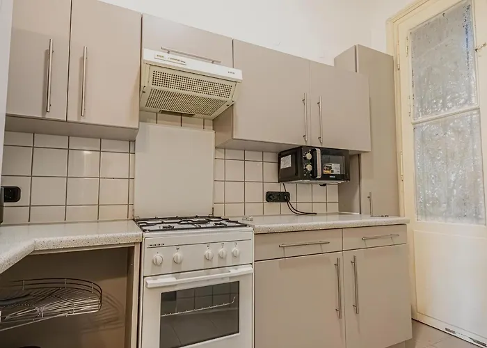 Beautiful 1br Retreat Close To Wiener Stadthalle Διαμέρισμα *