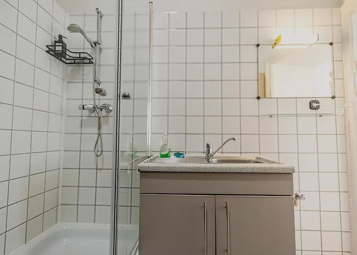 Beautiful 1br Retreat Close To Wiener Stadthalle Apartamento